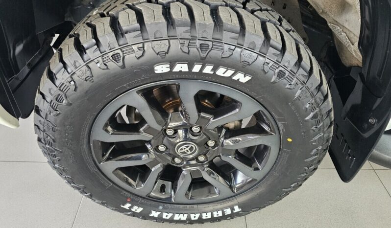 2022 TOYOTA HILUX 2.8 GD-6 RB LEGEND 4X4 A/T P/U D/C For Sale in Pretoria full